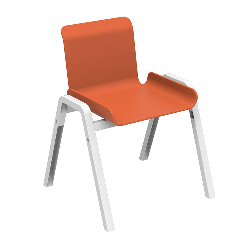 PP椅、聚丙烯椅、時尚餐椅、塑膠椅、北歐簡約、可堆疊、木質椅腿、PP聚丙烯材質、一體成型、輕量化設計、防水易清潔PP chair、polypropylene chair、modern dining chair、plastic chair、Scandinavian、stackable、wood legs,Fashionable PP chairs in assorted colors with wooden legs, showcased in modern environments including bars, cafes, offices, and kitchens, offering versatile and stylish seating options.