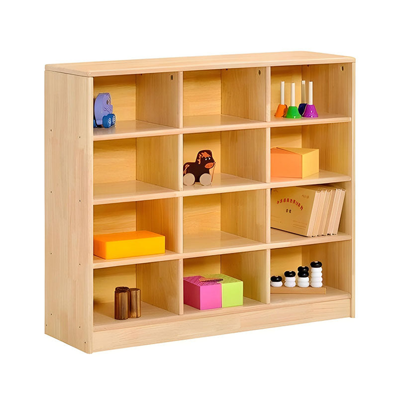 木質收納櫃,中等尺寸雙排設計,原木色櫃體,配備多個開放式層板,放置編織收納盒、書籍和彩色布料,適用於兒童房間和幼兒園教室收納。Medium-sized wooden storage cabinet with dual-section open shelving, natural wood finish featuring woven storage baskets, books and colorful textiles, perfect for children's rooms and classroom storage needs.