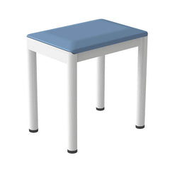 PP椅、聚丙烯椅、時尚餐椅、塑膠椅、北歐簡約、可堆疊、木質椅腿、PP聚丙烯材質、一體成型、輕量化設計、防水易清潔PP chair、polypropylene chair、modern dining chair、plastic chair、Scandinavian、stackable、wood legs,Fashionable PP chairs in assorted colors with wooden legs, showcased in modern environments including bars, cafes, offices, and kitchens, offering versatile and stylish seating options.