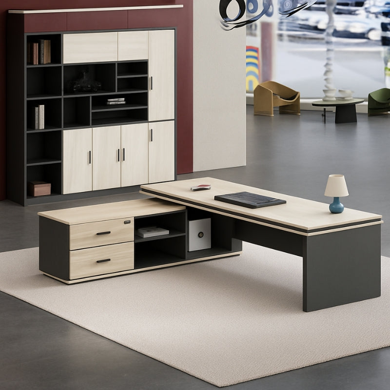 時尚寫字枱配木質面板,融合現代辦公室設計,附儲物架及工作座位,提供人體工學工作環境 Elegant modern office desk with wood panel features and storage shelving, offering ergonomic workspace design for contemporary office environments