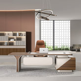 現代油漆吸塑大班台,木質白色設計,配iMac與舒適椅,背景灰色大理石牆與大窗 Modern executive desk, wood and white, with iMac and comfy chair, against gray marble wall and large window.