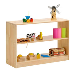 木質收納櫃,中等尺寸雙排設計,原木色櫃體,配備多個開放式層板,放置編織收納盒、書籍和彩色布料,適用於兒童房間和幼兒園教室收納。Medium-sized wooden storage cabinet with dual-section open shelving, natural wood finish featuring woven storage baskets, books and colorful textiles, perfect for children's rooms and classroom storage needs.