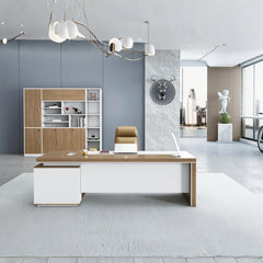 時尚寫字枱配木質面板,融合現代辦公室設計,附儲物架及工作座位,提供人體工學工作環境 Elegant modern office desk with wood panel features and storage shelving, offering ergonomic workspace design for contemporary office environments