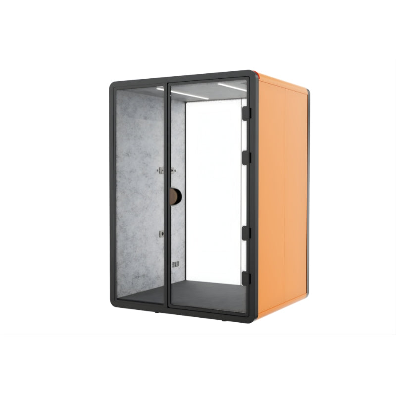 現代辦公室靜音艙,單人電話亭式隔音倉,配備透明鋼化玻璃門、內置LED照明及吸音棉隔音艙,提供私密隔音工作間適合視像會議及專注工作 Modern silent office cubicle, single-person telephone booth-style soundproof cabin, equipped with transparent tempered glass doors, built-in LED lighting and sound-absorbing cotton soundproof cabin, providing a private soundproof workspace suitable for video conferences and focused work.