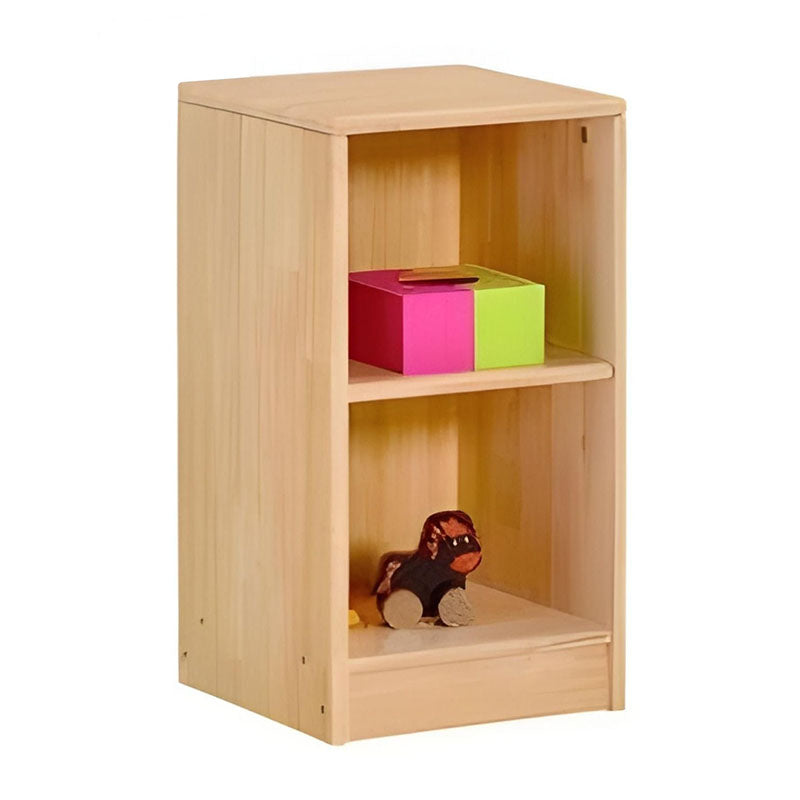 橡膠木兒童收納櫃組合,模塊化設計搭配多層書架、儲物門櫃,天然環保木質材料,適合幼兒園和家庭收納。Eco-friendly rubber wood kids' storage cabinet system featuring modular design with adjustable shelves and wooden storage doors, perfect for playrooms.