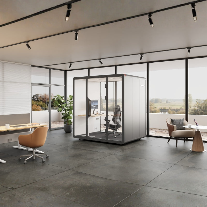 現代辦公室靜音艙,單人電話亭式隔音倉,配備透明鋼化玻璃門、內置LED照明及吸音棉隔音艙,提供私密隔音工作間適合視像會議及專注工作 Modern silent office cubicle, single-person telephone booth-style soundproof cabin, equipped with transparent tempered glass doors, built-in LED lighting and sound-absorbing cotton soundproof cabin, providing a private soundproof workspace suitable for video conferences and focused work.