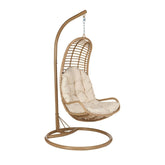 現代風格戶外吊籃椅,金色支架懸掛設計,配米色舒適坐墊,適合庭院陽台的休閒藤編秋千椅。Modern outdoor hanging basket chair with golden stand, beige comfort cushion, perfect rattan swing chair for patio and balcony relaxation.