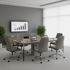 現代簡約大型會議室配木紋長枱及十張白色辦公椅,明亮採光空間適合企業高層會議與商務洽談Modern minimalist large conference room with wood-grain table and ten white office chairs in bright naturally-lit space for executive meetings