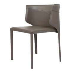 高級簡約餐椅,一體成型椅背設計,簡潔優雅的輪廓線條,適合現代居家和商業空間餐廳佈置 This high-end minimalist dining chair features an integrated backrest design with simple and elegant contour lines, making it suitable for modern home and commercial space restaurant settings.