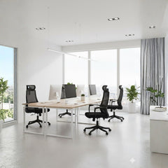 黑色網布高背辦公椅,可調頭枕與扶手,氣壓升降系統,360度旋轉輪,適合辦公室日常工作使用 Black mesh high-back office chair with adjustable headrest and armrests, gas lift system, 360-degree swivel casters, ideal for daily office work environments