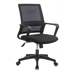 黑色中背網布辦公椅,黑色扶手和座墊,人體工學支撐,360度旋轉輪椅,透氣網布材質,適用於現代辦公室 Black mesh back office task chair with padded seat, ergonomic support, 360-degree swivel casters, breathable mesh, suitable for contemporary offices and remote work spaces