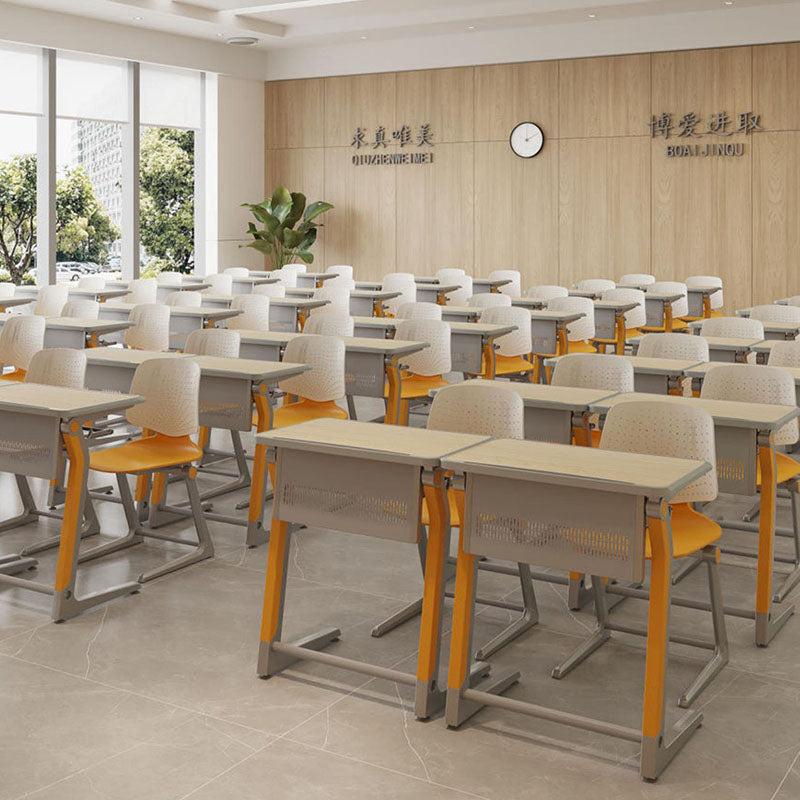 高級鋁合金課桌椅現代教室佈置,多套學生桌椅整齐排列,採用人體工學設計,適合學校培訓課室傢俬。Premium aluminum alloy school desk and chair set displayed in modern classroom layout, ergonomic design for students learning environment.