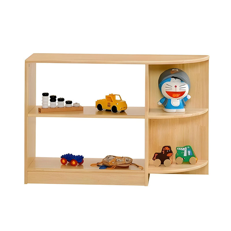 橡膠木兒童收納櫃組合,模塊化設計搭配多層書架、儲物門櫃,天然環保木質材料,適合幼兒園和家庭收納。Eco-friendly rubber wood kids' storage cabinet system featuring modular design with adjustable shelves and wooden storage doors, perfect for playrooms.