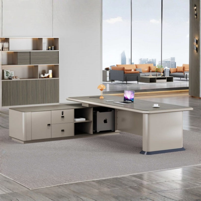 時尚寫字枱配木質面板,融合現代辦公室設計,附儲物架及工作座位,提供人體工學工作環境 Elegant modern office desk with wood panel features and storage shelving, offering ergonomic workspace design for contemporary office environments