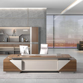 現代油漆吸塑大班台,木質白色設計,配iMac與舒適椅,背景灰色大理石牆與大窗 Modern executive desk, wood and white, with iMac and comfy chair, against gray marble wall and large window.