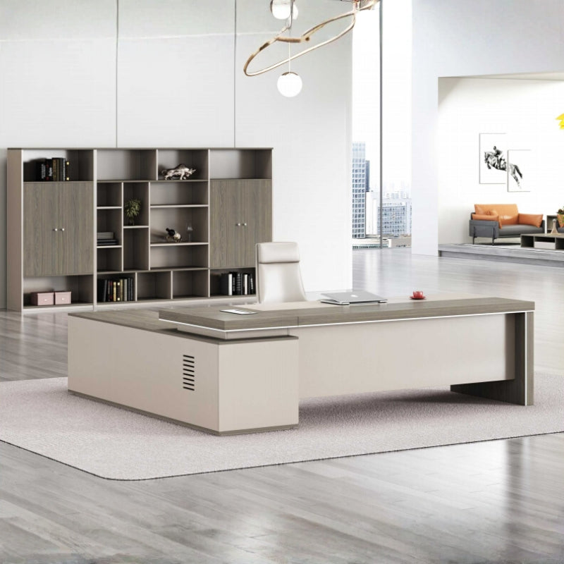 時尚寫字枱配木質面板,融合現代辦公室設計,附儲物架及工作座位,提供人體工學工作環境 Elegant modern office desk with wood panel features and storage shelving, offering ergonomic workspace design for contemporary office environments