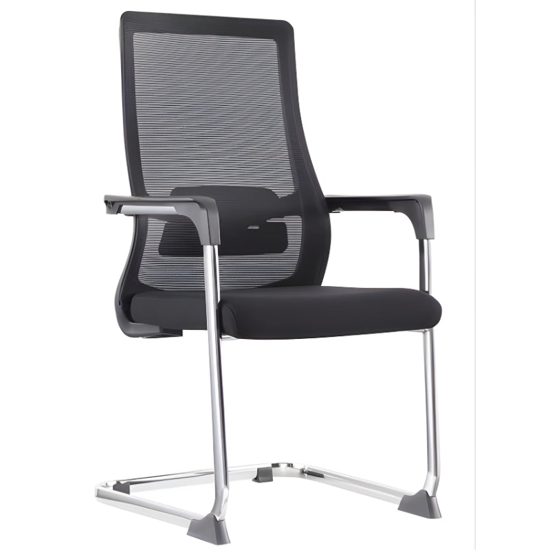 黑色網布高背辦公椅,可調頭枕與扶手,氣壓升降系統,360度旋轉輪,適合辦公室日常工作使用 Black mesh high-back office chair with adjustable headrest and armrests, gas lift system, 360-degree swivel casters, ideal for daily office work environments