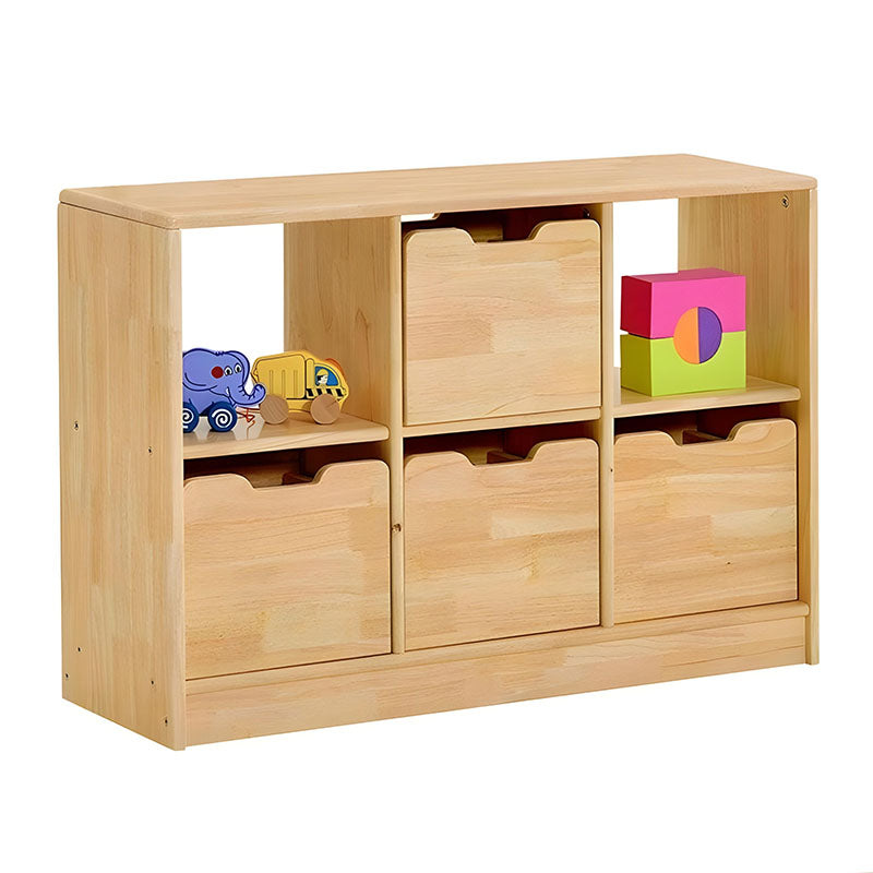 木質收納櫃,中等尺寸雙排設計,原木色櫃體,配備多個開放式層板,放置編織收納盒、書籍和彩色布料,適用於兒童房間和幼兒園教室收納。Medium-sized wooden storage cabinet with dual-section open shelving, natural wood finish featuring woven storage baskets, books and colorful textiles, perfect for children's rooms and classroom storage needs.