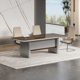 高級會議桌細部:條狀胡桃木貼皮桌面中央配置電源模組,適合商務洽談與辦公使用Premium conference table detail: striped walnut veneer surface with central power module for business meetings and office use