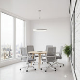 黑色網布高背辦公椅,可調頭枕與扶手,氣壓升降系統,360度旋轉輪,適合辦公室日常工作使用 Black mesh high-back office chair with adjustable headrest and armrests, gas lift system, 360-degree swivel casters, ideal for daily office work environments