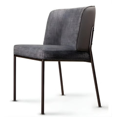 高級簡約餐椅,一體成型椅背設計,簡潔優雅的輪廓線條,適合現代居家和商業空間餐廳佈置 This high-end minimalist dining chair features an integrated backrest design with simple and elegant contour lines, making it suitable for modern home and commercial space restaurant settings.