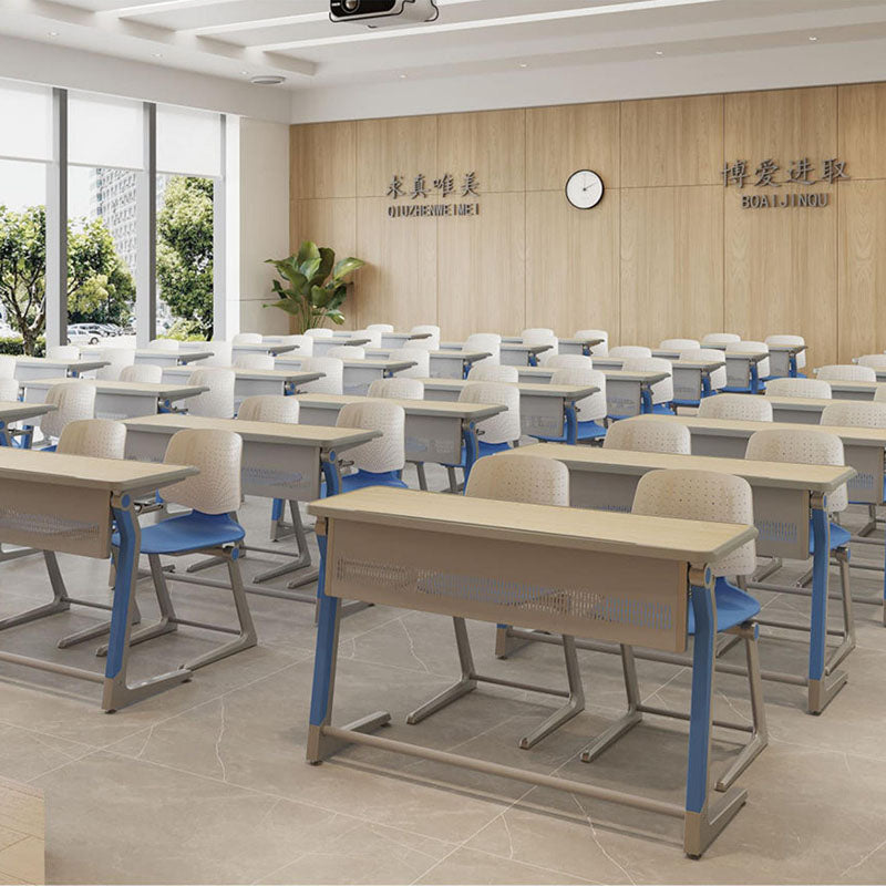 高級鋁合金課桌椅現代教室佈置,多套學生桌椅整齐排列,採用人體工學設計,適合學校培訓課室傢俬。Premium aluminum alloy school desk and chair set displayed in modern classroom layout, ergonomic design for students learning environment.