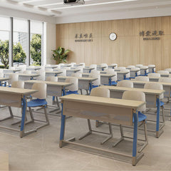 高級鋁合金課桌椅現代教室佈置,多套學生桌椅整齐排列,採用人體工學設計,適合學校培訓課室傢俬。Premium aluminum alloy school desk and chair set displayed in modern classroom layout, ergonomic design for students learning environment.