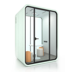 現代靜音辦公艙的多種尺寸展示,包括大型會議艙,和單人電話艙,以渲染圖、線框圖及辦公環境應用呈現,強調隔音與隱私設計。Modern soundproof office pods in various sizes, featuring a large meeting booth,and single-person phone booth, displayed in renders, line drawings, and office settings for acoustic privacy.