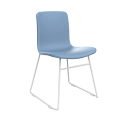 時尚餐桌椅,現代塑料一體成型座椅,搭配金屬或木質腿架。圖中展示藍色雪橇底座、橙色扶手款及黃色木腿款,適合家居或咖啡廳使用。Modern fashionable dining chairs with ergonomic molded plastic seats and metal or wood legs. Shown in blue sled base, orange with arms, and yellow wood legs variants for home or cafe.