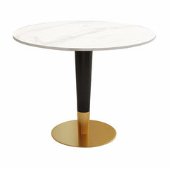 時尚圓形大理石小圓桌搭配兩張皮革餐椅,白色桌面、金色/黑色底座,適合咖啡廳與現代居家使用。Modern round marble bistro table with white top and gold/black pedestal base, paired with two leather dining chairs.
