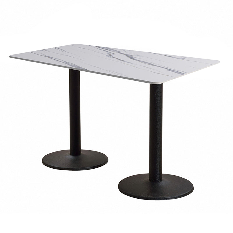 輕奢仿大理石紋餐桌|白色石紋桌面搭配黑色金屬中柱腳,四人位現代餐廳皮質餐椅組合。現代簡約咖啡餐桌|淺木紋桌面白色中柱圓盤底座,搭配曲木靠背椅,休閒咖啡廳雙人座位。Modern cafe table with light wood top and white pedestal base, paired with curved plywood chairs, casual coffee shop seating。Luxury faux marble dining table, white stone-look top with black pedestal base, modern 4-person leather chair dining set