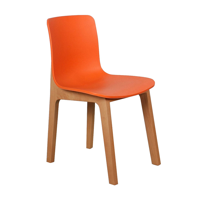 時尚餐桌椅，現代塑料一體成型座椅，搭配金屬或木質腿架。圖中展示藍色雪橇底座、橙色扶手款及黃色木腿款，適合家居或咖啡廳使用。Modern fashionable dining chairs with ergonomic molded plastic seats and metal or wood legs. Shown in blue sled base, orange with arms, and yellow wood legs variants for home or cafe.