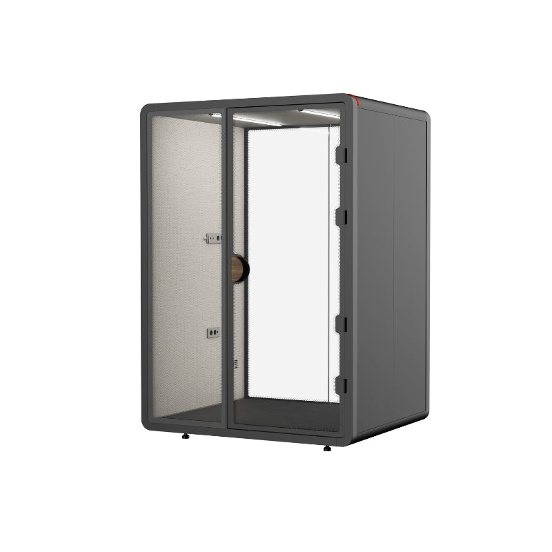 現代辦公室靜音艙，單人電話亭式隔音倉，配備透明鋼化玻璃門、內置LED照明及吸音棉隔音艙，提供私密隔音工作間適合視像會議及專注工作 Modern silent office cubicle, single-person telephone booth-style soundproof cabin, equipped with transparent tempered glass doors, built-in LED lighting and sound-absorbing cotton soundproof cabin, providing a private soundproof workspace suitable for video conferences and focused work.