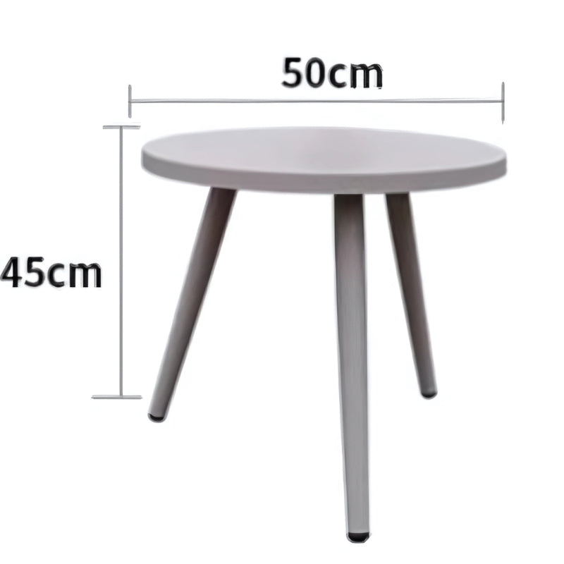 北歐風戶外休閒椅，米色編織座椅配綠色條紋靠墊，金屬四腳支撐，現代簡約設計適合陽台庭院使用。 | Nordic outdoor lounge chair with beige woven seat, green striped cushions, metal four-leg base, modern minimalist design for patio and garden.