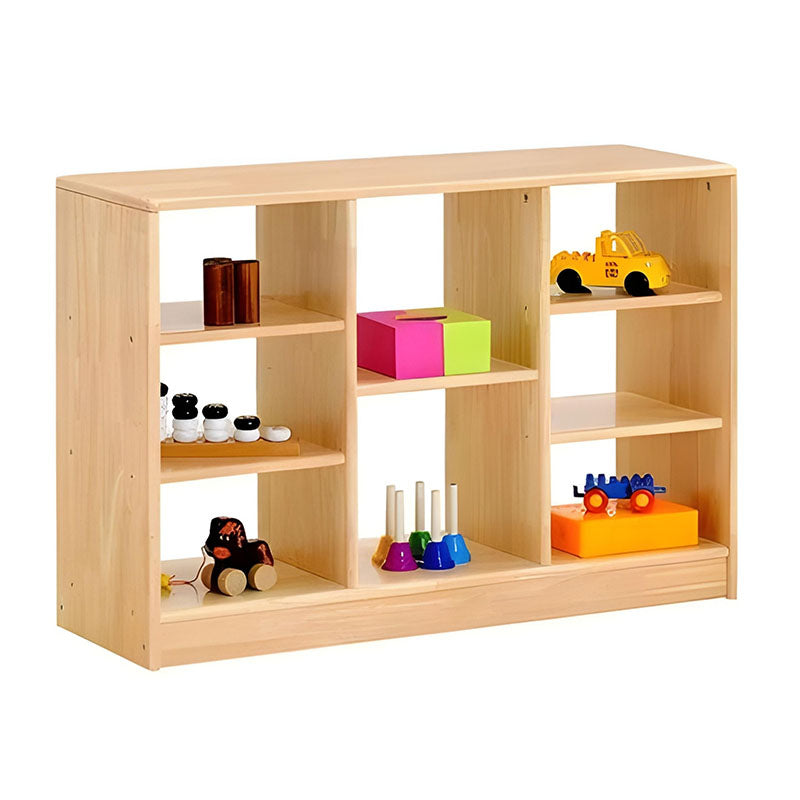 木質收納櫃，中等尺寸雙排設計，原木色櫃體，配備多個開放式層板，放置編織收納盒、書籍和彩色布料，適用於兒童房間和幼兒園教室收納。Medium-sized wooden storage cabinet with dual-section open shelving, natural wood finish featuring woven storage baskets, books and colorful textiles, perfect for children's rooms and classroom storage needs.