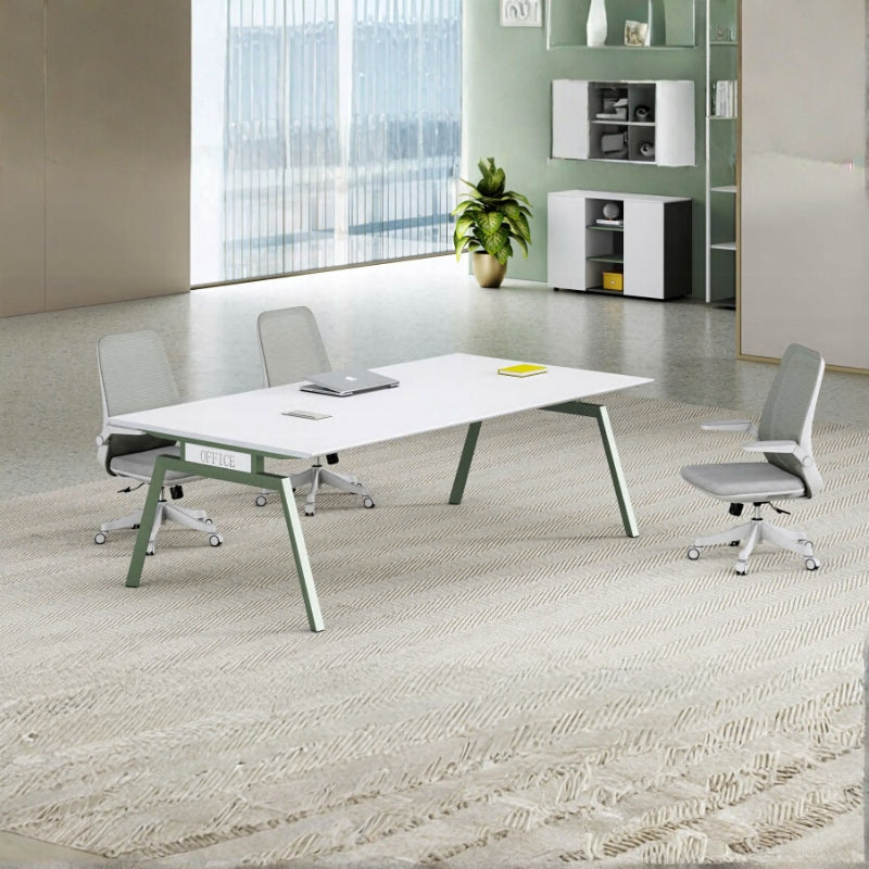 現代簡約會議桌配金屬腳架，適合創意辦公室傢俬及洽談區設計 Modern minimalist conference table with metal legs, suitable for creative office furniture and negotiation area design