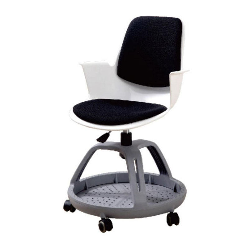 智慧教室多功能培訓椅，配備輪滑底座、翻轉書架、可調式記事板，白色座椅搭配彩色座墊設計。該培訓椅具有靈活性，適用於課堂討論、小組合作、互動教學等多種學習場景。整體設計簡潔現代，集成度高，提升課堂教學效率。Smart classroom multi-functional training chair with wheeled base, flip-around bookshelf, and adjustable writing tablet. Features white shell seat with colorful cushion options. Ideal for collaborative learning, group discussions, and interactive teaching. Modern, integrated design that enhances classroom efficiency and student engagement.