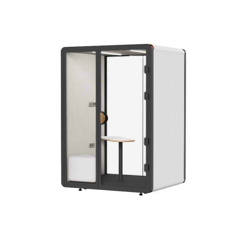 現代辦公室靜音艙，單人電話亭式隔音倉，配備透明鋼化玻璃門、內置LED照明及吸音棉隔音艙，提供私密隔音工作間適合視像會議及專注工作 Modern silent office cubicle, single-person telephone booth-style soundproof cabin, equipped with transparent tempered glass doors, built-in LED lighting and sound-absorbing cotton soundproof cabin, providing a private soundproof workspace suitable for video conferences and focused work.