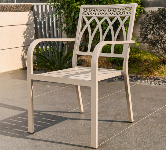 戶外全鋁桌椅組合，四張鋁椅配方形桌，適合香港花園、露台及戶外空間。Outdoor aluminium table and chairs set for garden, balcony, patio.