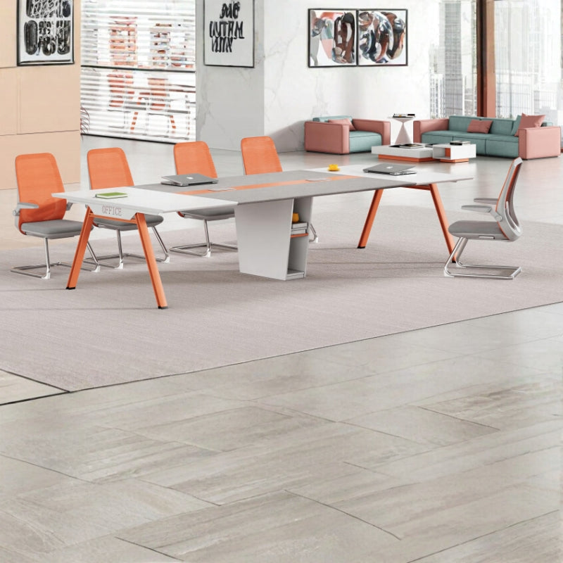 現代簡約會議桌配金屬腳架，適合創意辦公室傢俬及洽談區設計 Modern minimalist conference table with metal legs, suitable for creative office furniture and negotiation area design