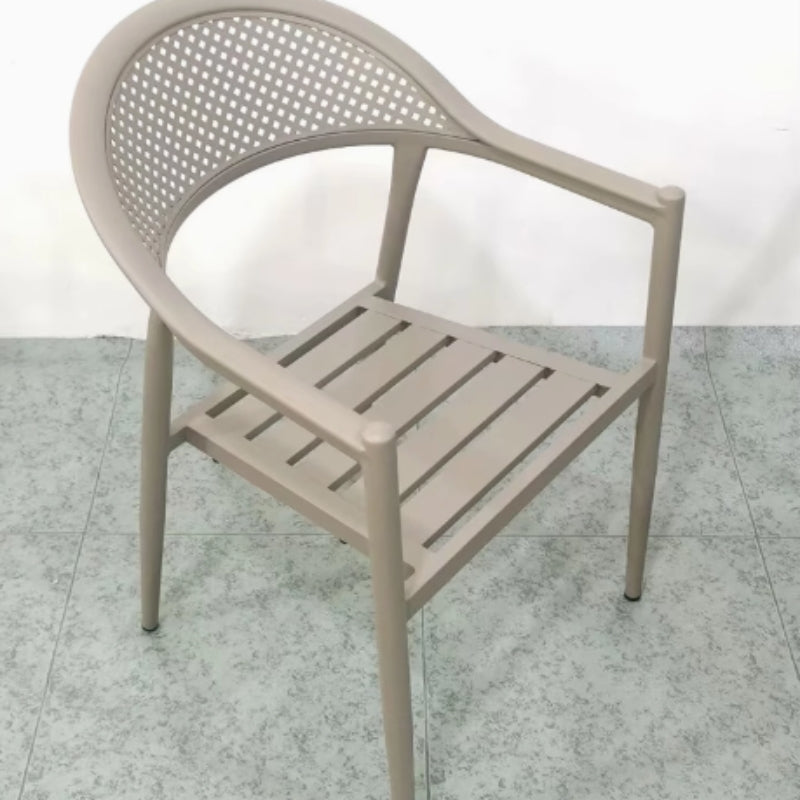 全鋁圓桌配四張鋁椅，設計簡約，適合戶外咖啡廳、平台。Outdoor round aluminium table and chairs set, ideal for Hong Kong patio and café.