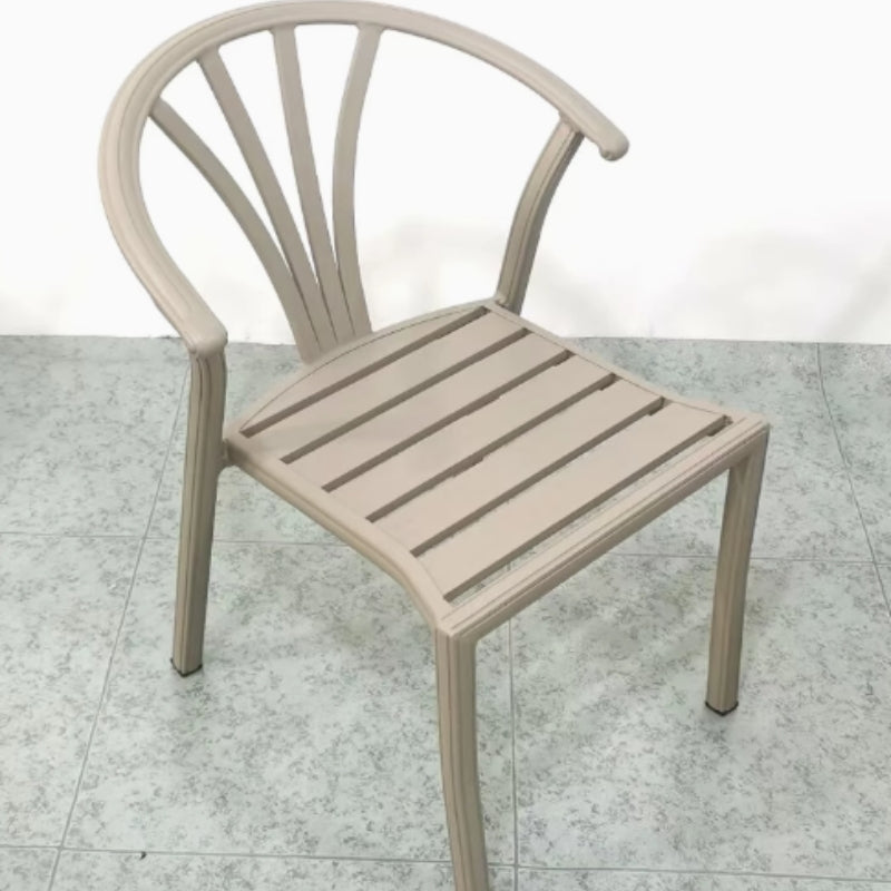 全鋁圓桌配四張鋁椅，設計簡約，適合戶外咖啡廳、平台。Outdoor round aluminium table and chairs set, ideal for Hong Kong patio and café.