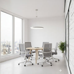 黑色網布高背辦公椅，可調頭枕與扶手，氣壓升降系統，360度旋轉輪，適合辦公室日常工作使用 Black mesh high-back office chair with adjustable headrest and armrests, gas lift system, 360-degree swivel casters, ideal for daily office work environments