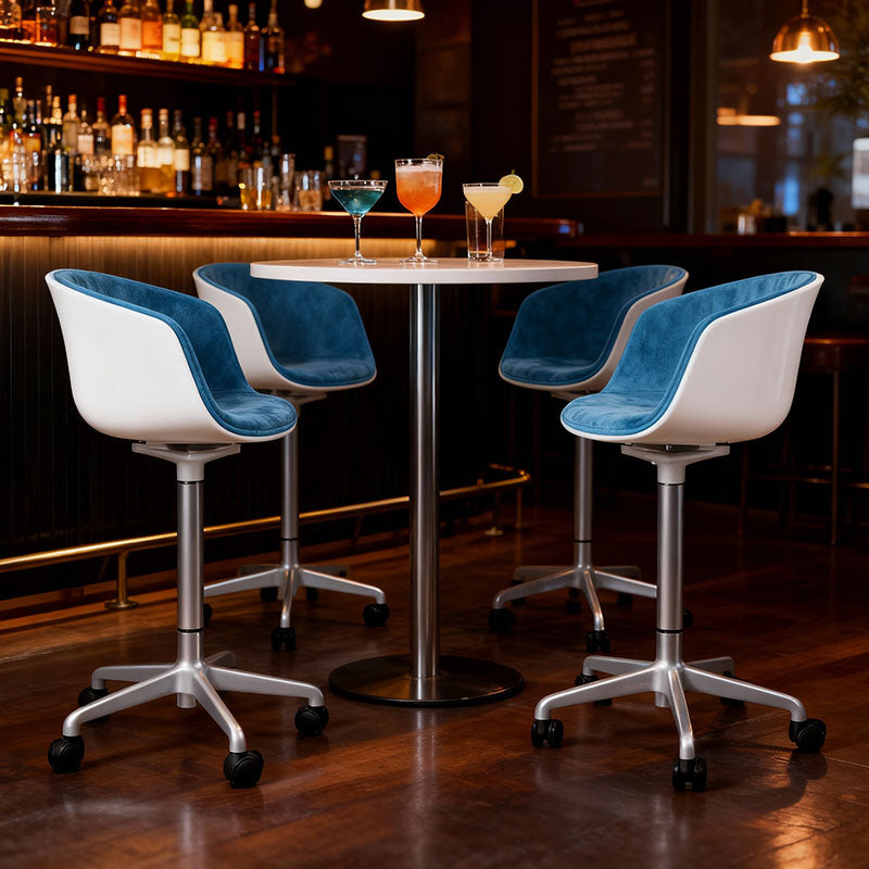 PP椅、聚丙烯椅、時尚餐椅、塑膠椅、北歐簡約、可堆疊、木質椅腿、PP聚丙烯材質、一體成型、輕量化設計、防水易清潔PP chair、polypropylene chair、modern dining chair、plastic chair、Scandinavian、stackable、wood legs，Fashionable PP chairs in assorted colors with wooden legs, showcased in modern environments including bars, cafes, offices, and kitchens, offering versatile and stylish seating options.