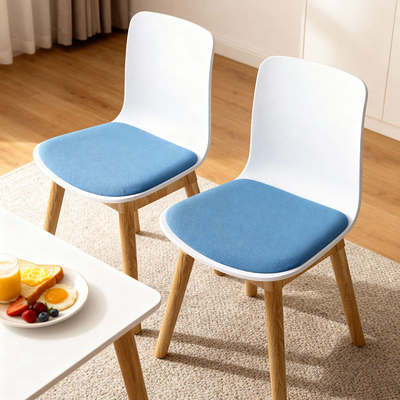 時尚餐桌椅，現代塑料一體成型座椅，搭配金屬或木質腿架。圖中展示藍色雪橇底座、橙色扶手款及黃色木腿款，適合家居或咖啡廳使用。Modern fashionable dining chairs with ergonomic molded plastic seats and metal or wood legs. Shown in blue sled base, orange with arms, and yellow wood legs variants for home or cafe.