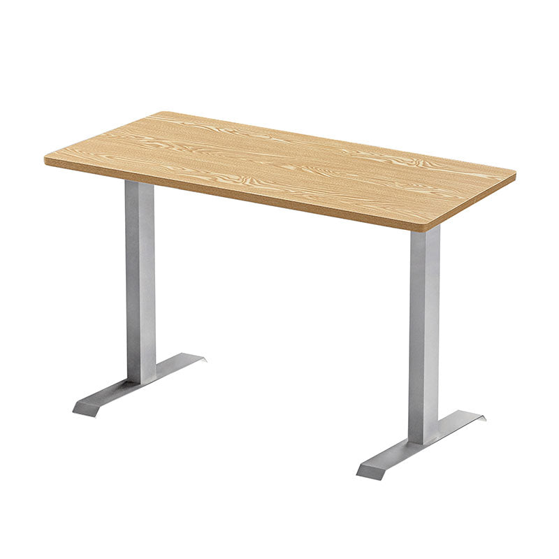 輕奢仿大理石紋餐桌|白色石紋桌面搭配黑色金屬中柱腳，四人位現代餐廳皮質餐椅組合。現代簡約咖啡餐桌|淺木紋桌面白色中柱圓盤底座，搭配曲木靠背椅，休閒咖啡廳雙人座位。Modern cafe table with light wood top and white pedestal base, paired with curved plywood chairs, casual coffee shop seating。Luxury faux marble dining table, white stone-look top with black pedestal base, modern 4-person leather chair dining set